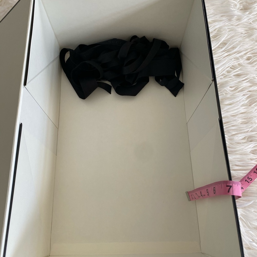 Gucci box with string - Picture 3 of 4